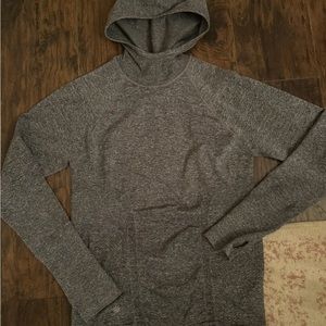 Athleta grey seamless top with thumb holes